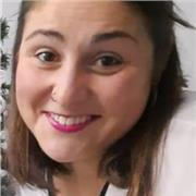 Profesora de Ciencias Naturales imparte a niños de primaria